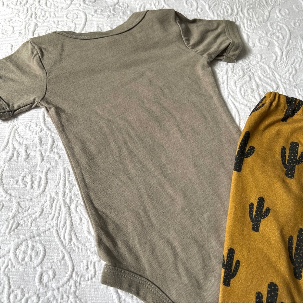 6-12M🌵 Baby Boys Wild & Free Western Cactus Print Taupe Bodysuit & Mustard Pants - Picture 5 of 7